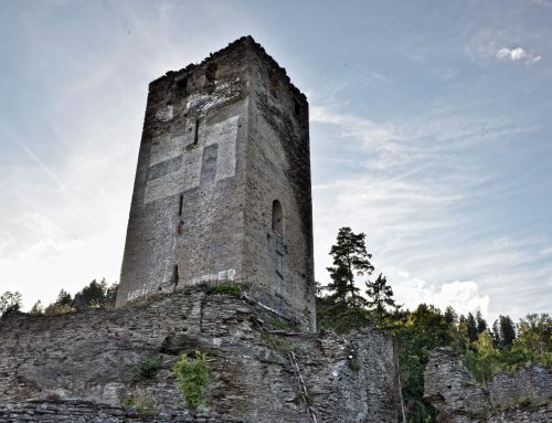 Hakenkreuz am Burgfried zu Kraig